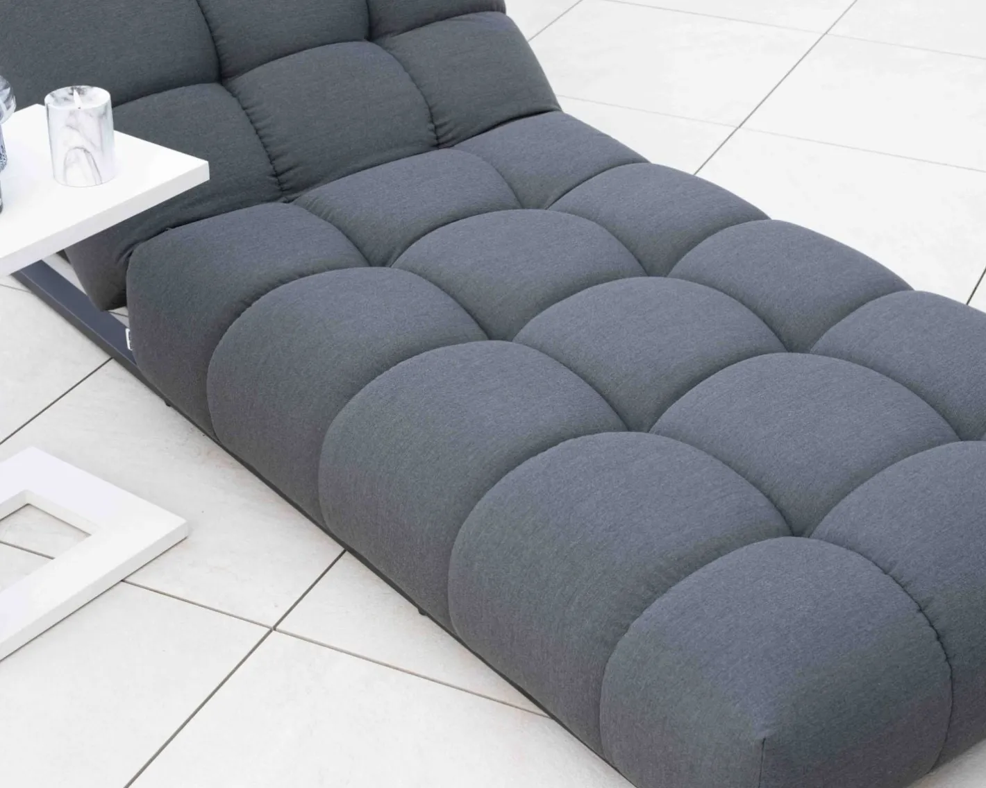 Sale Chaise longue haut de gamme en tissu Sunbrella gris foncé "Lazy Beach" Bain De Soleil