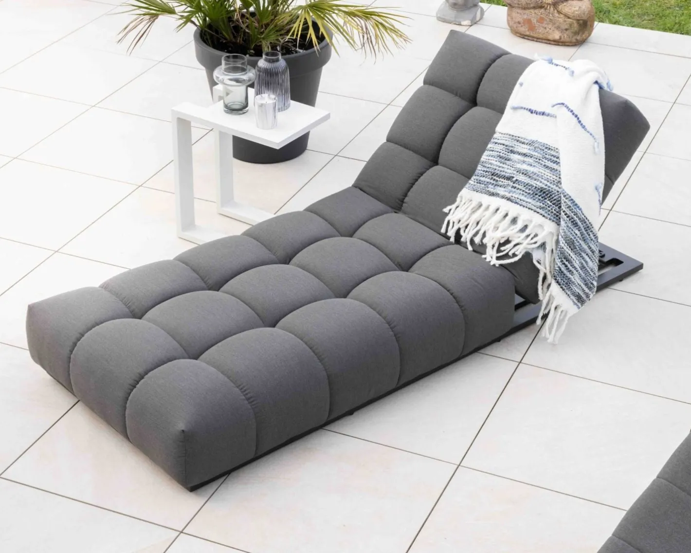 Sale Chaise longue haut de gamme en tissu Sunbrella gris foncé "Lazy Beach" Bain De Soleil