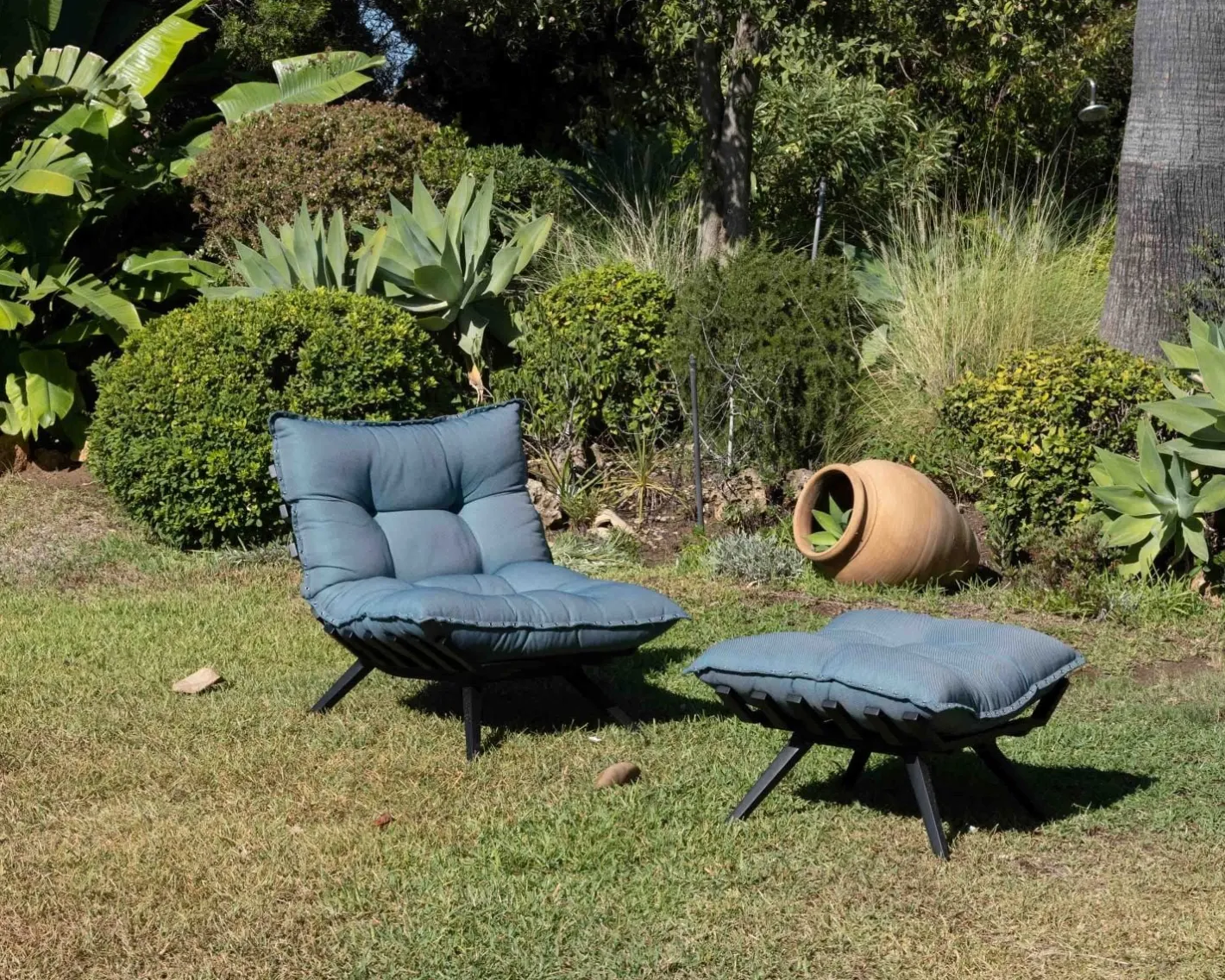 Chaise longue haut de gamme turquoise et noire avec repose-pieds modulaire "Lisca" Bain De Soleil|Fauteuil De Jardin
