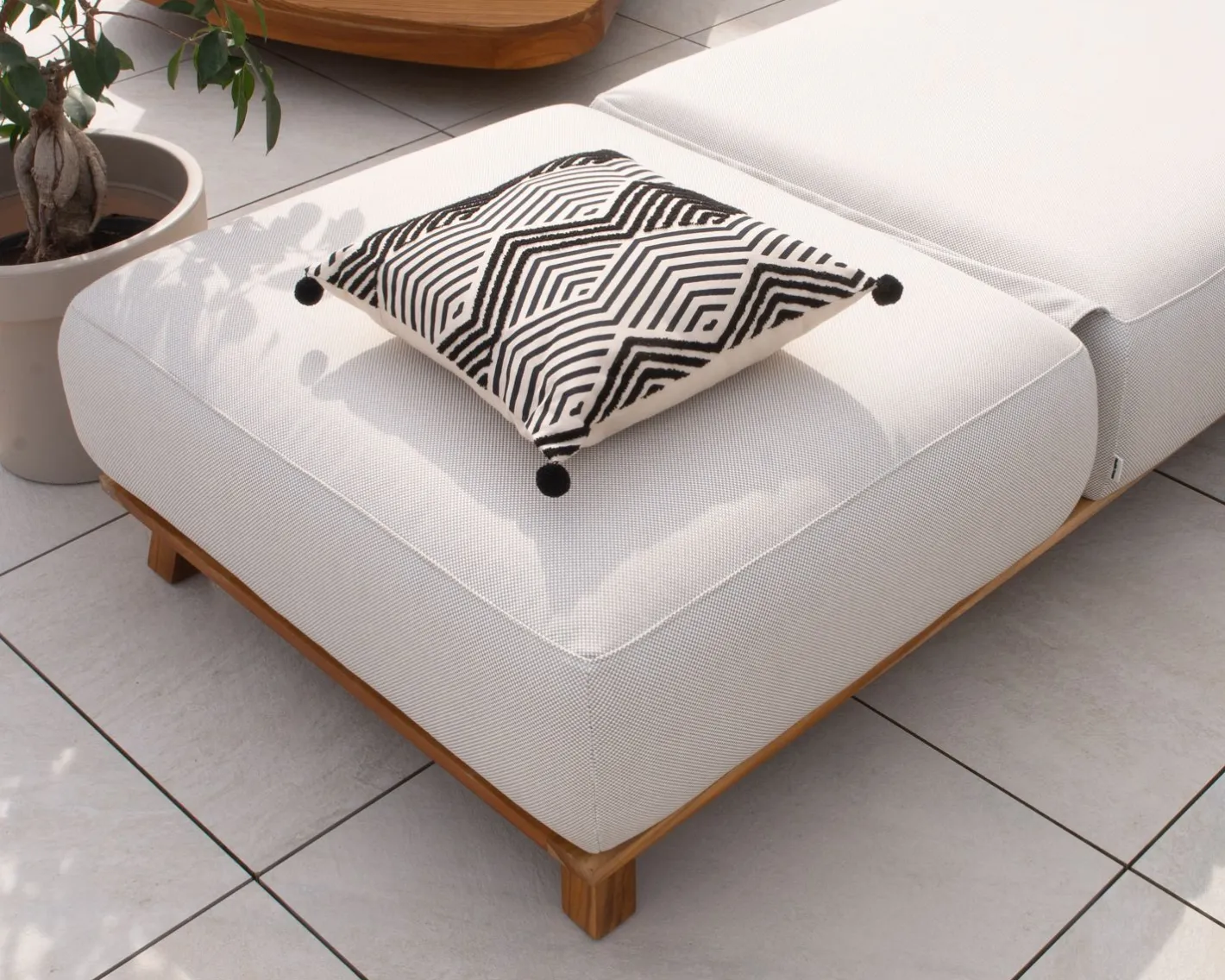 Best Chaise longue luxueuse teck et tissu écru sans surpiqure "Lombok" Bain De Soleil