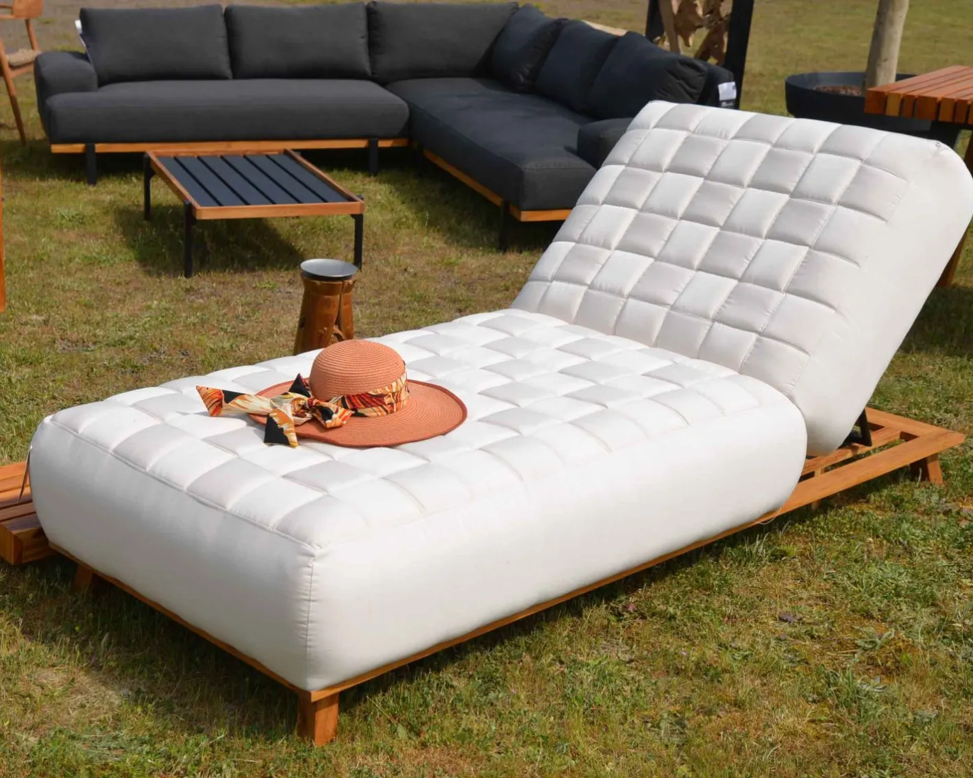 Sale Chaise longue ultra confort teck tissu Sunbrella blanc cassé "Lombok" Bain De Soleil
