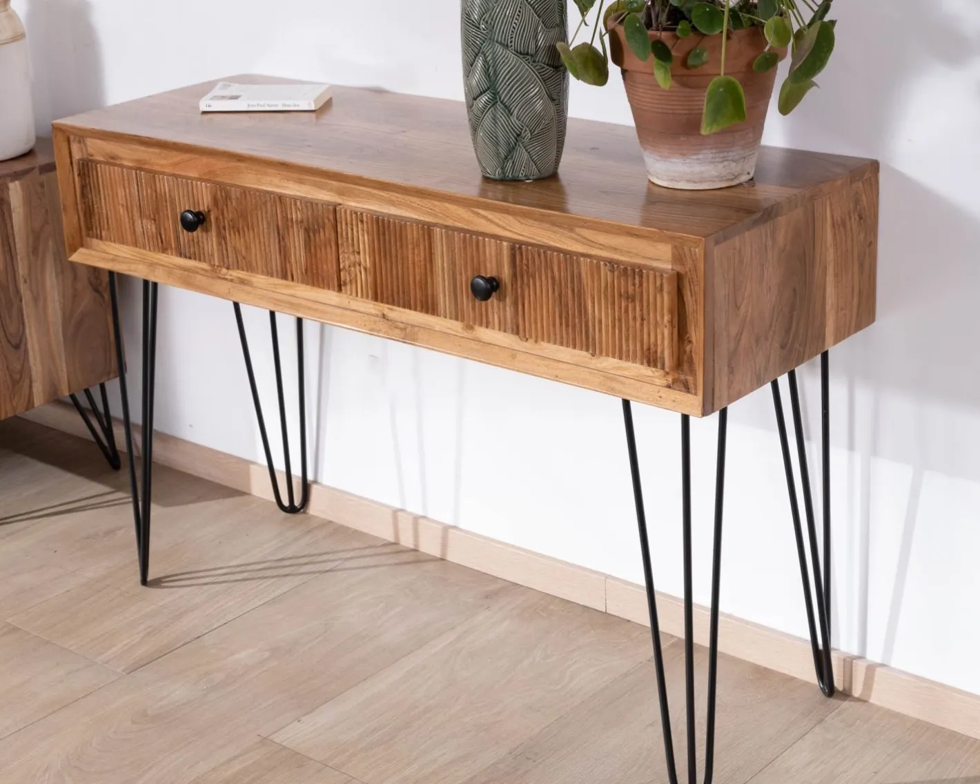 Console vintage en acacia et pieds métal "Wendy" avec façades gaufrées Console|Console