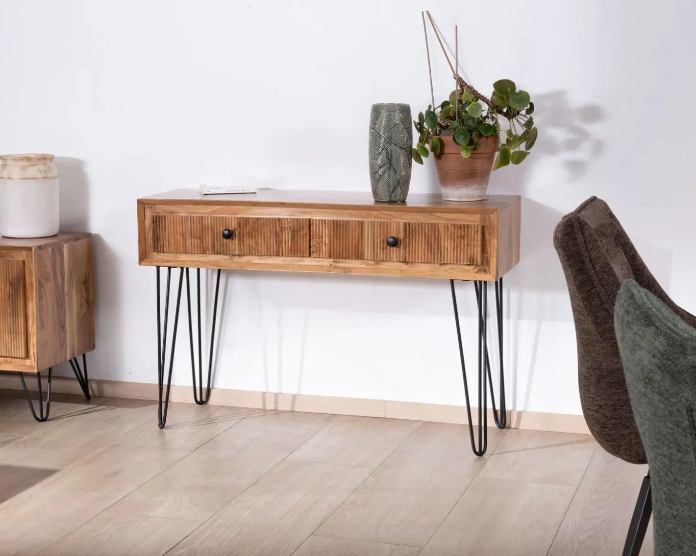 Console vintage en acacia et pieds métal "Wendy" avec façades gaufrées Console|Console