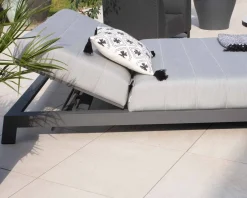 Outlet Coussin décoratif en coton blanc avec motif brodés et pompons "Kavon" Décoration