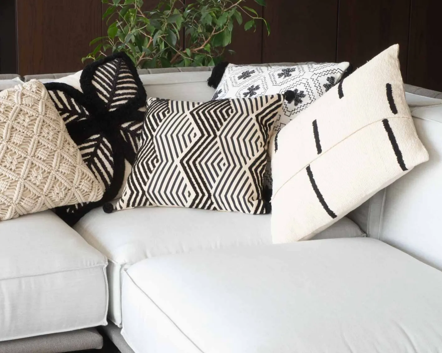 Clearance Coussin de canapé blanc cassé et noir "Kavon" motif graphique Décoration
