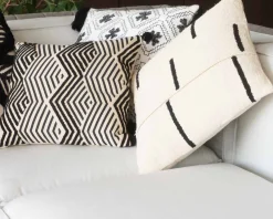 Clearance Coussin de canapé blanc cassé et noir