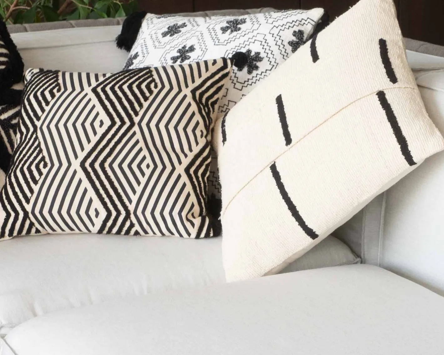 Clearance Coussin de canapé blanc cassé et noir "Kavon" motif graphique Décoration