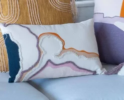 Hot Coussin en tissu motif brodé et imprimé