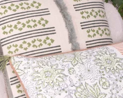 Sale Coussin en tissu motif floral vert rose