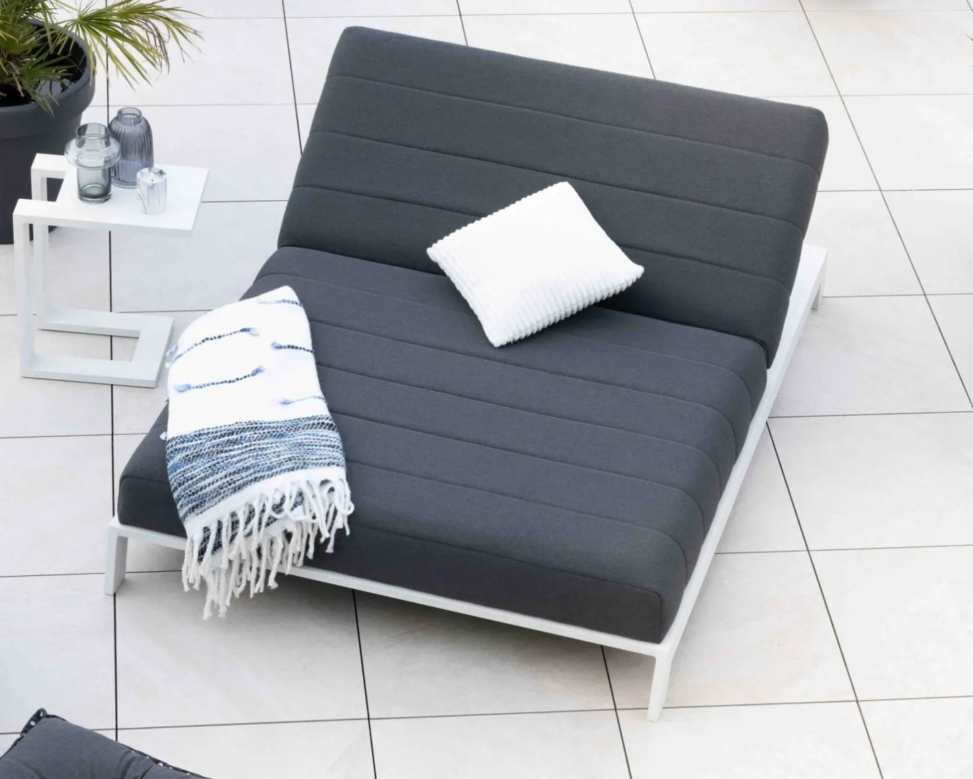 Hot Double bain de soleil matelassé gris foncé et blanc "Terrasse" Bain De Soleil