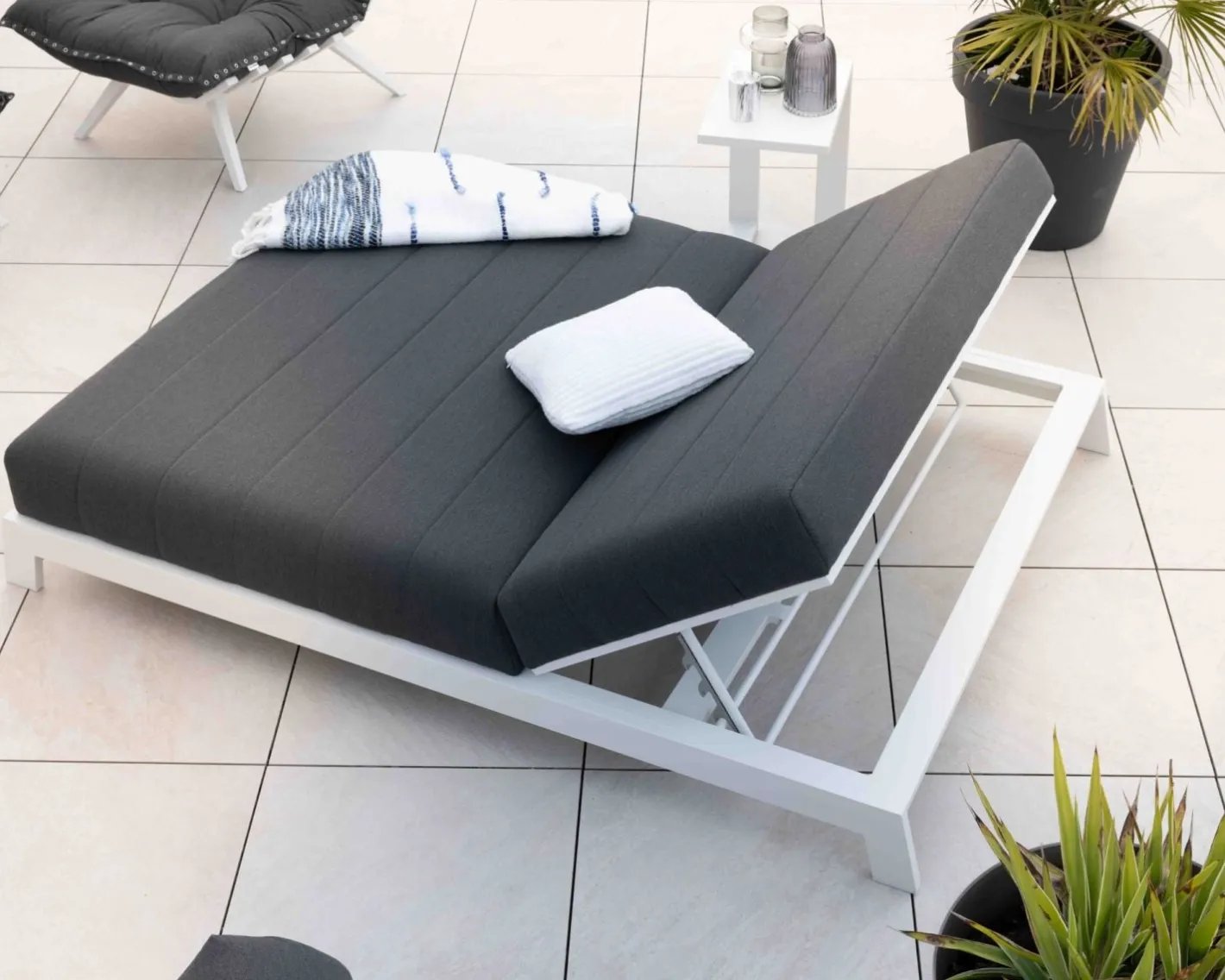 Hot Double bain de soleil matelassé gris foncé et blanc "Terrasse" Bain De Soleil