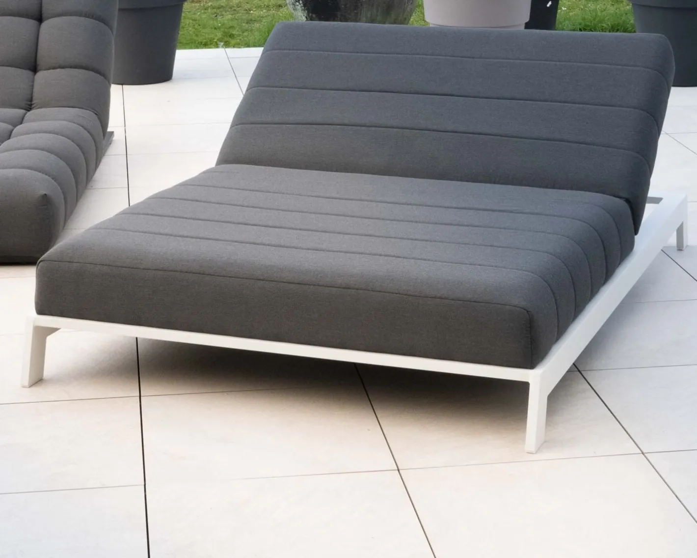 Hot Double bain de soleil matelassé gris foncé et blanc "Terrasse" Bain De Soleil