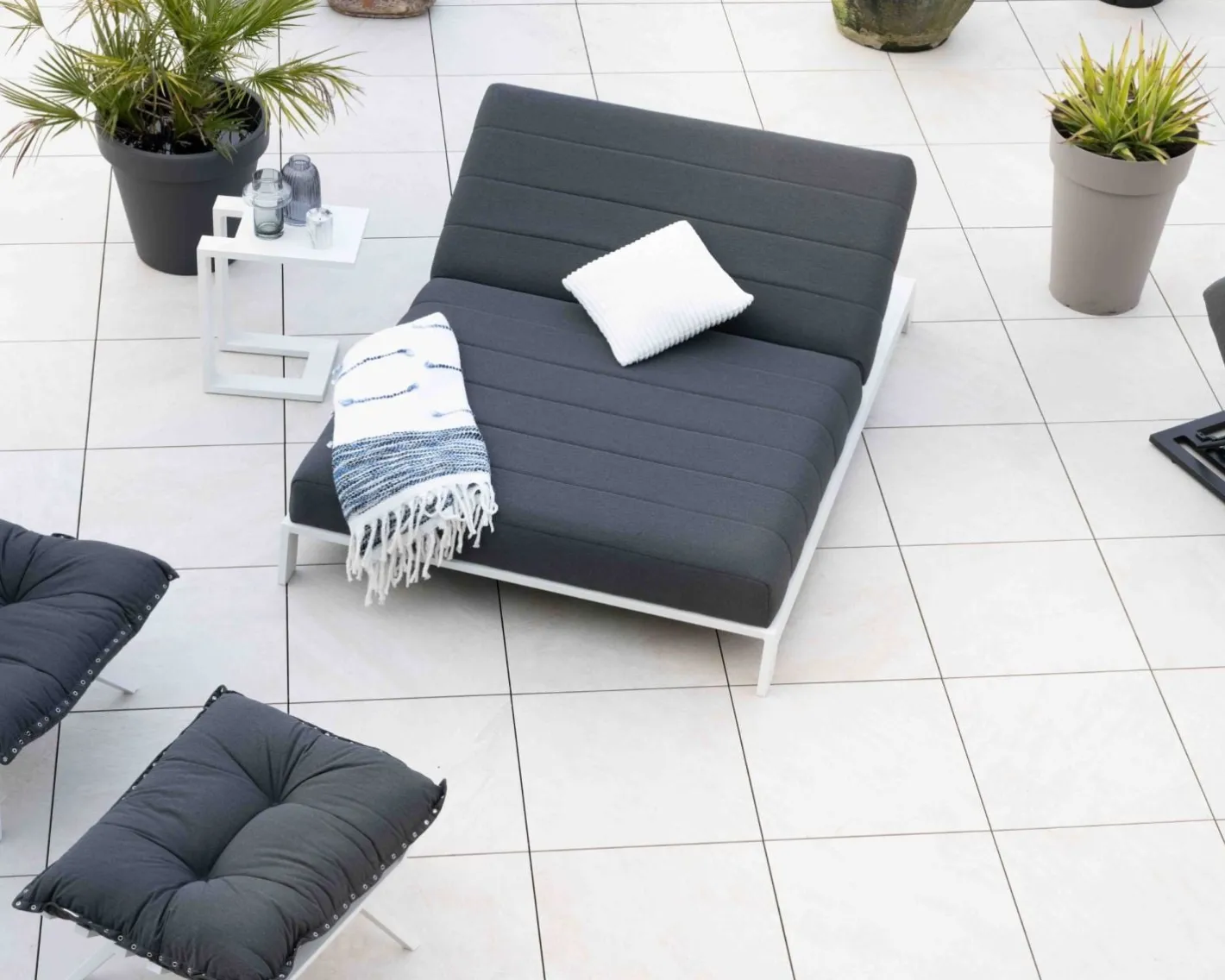 Hot Double bain de soleil matelassé gris foncé et blanc "Terrasse" Bain De Soleil