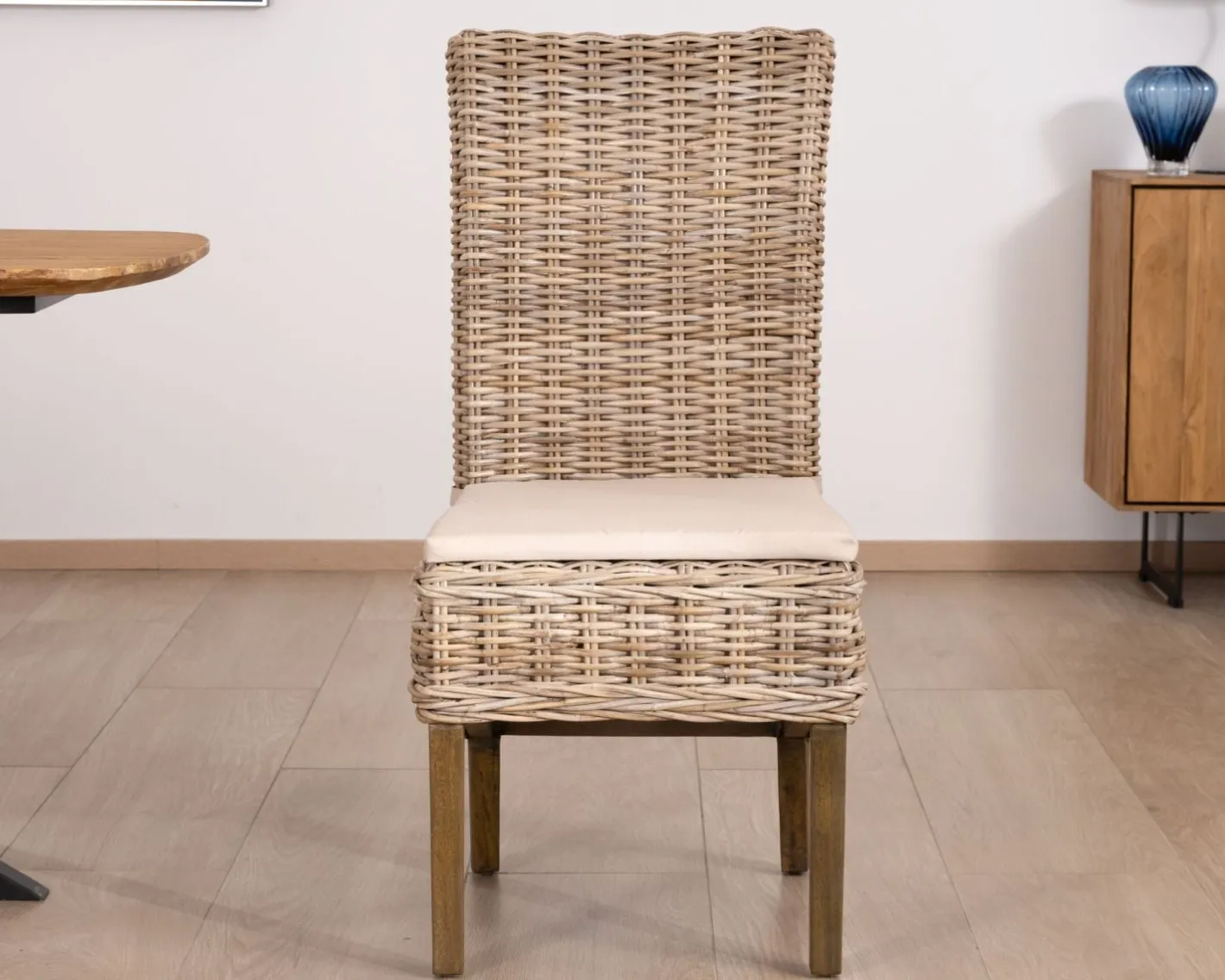 New Elégante chaise de repas en rotin tressé avec galette d'assise en tissu "Noho" Chaise