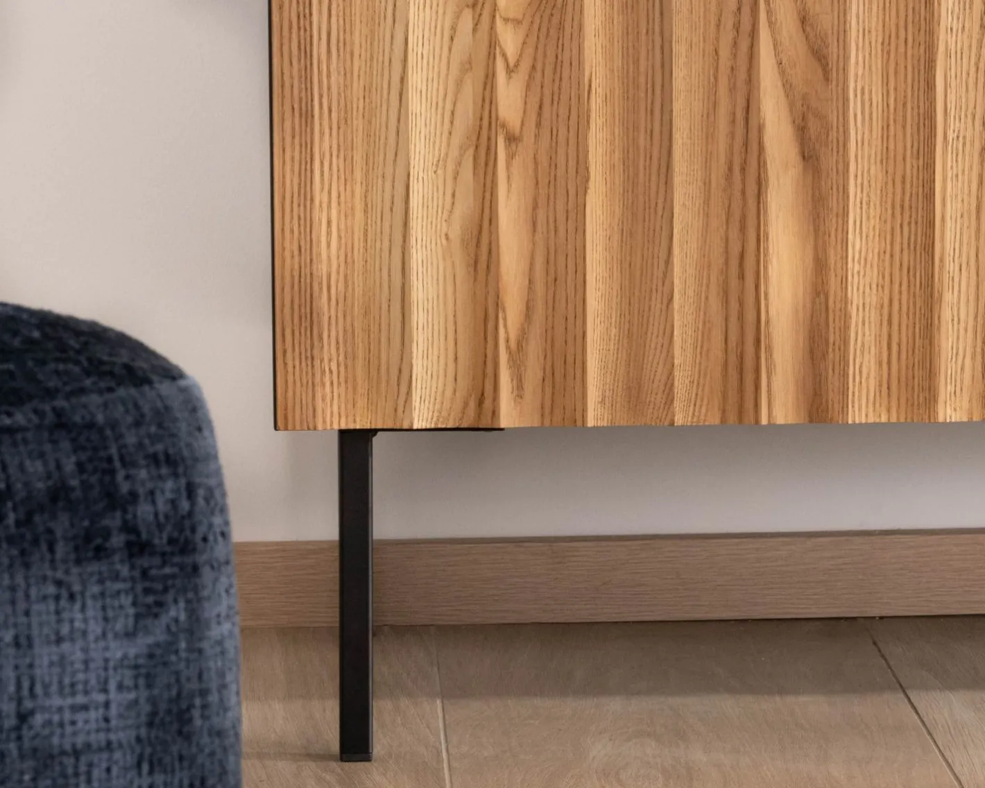 Enfilade style newtro en frêne massif "Sydney" avec rangements et tiroirs Buffet Et Bahut