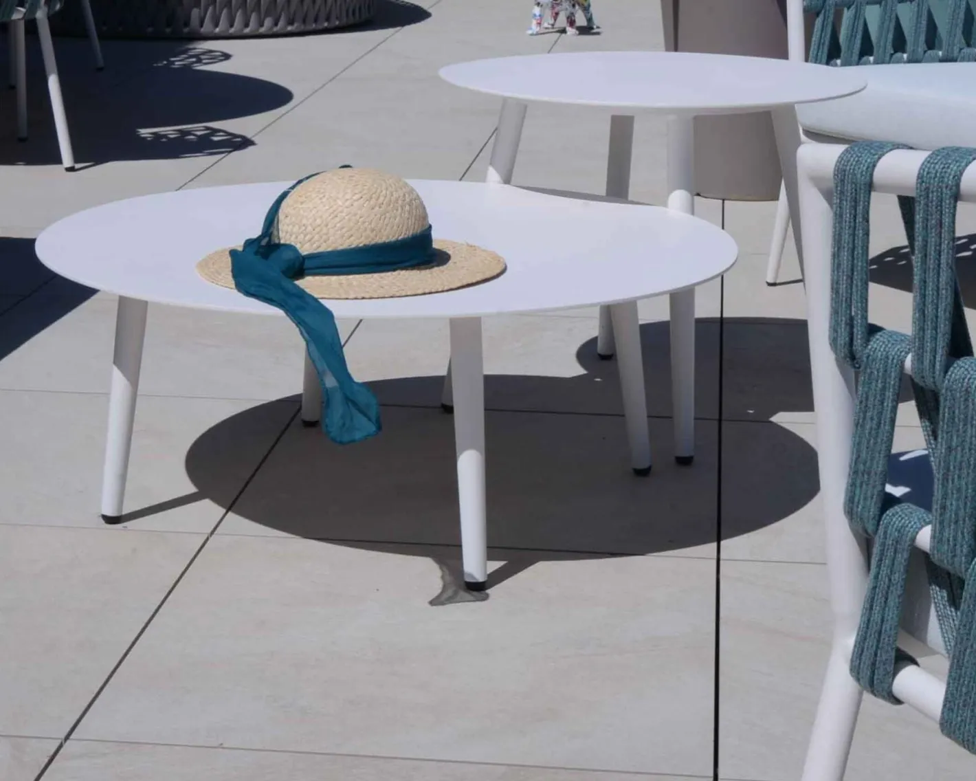 Ensemble de 2 tables basses rondes en aluminium blanc "Saumur" Table Basse Ovale Ou Ronde