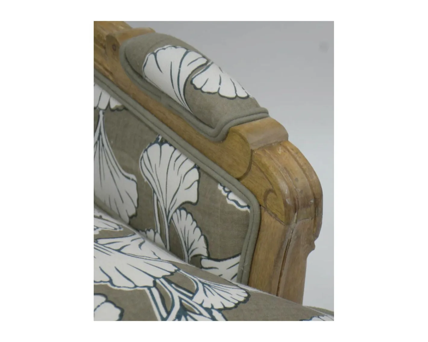 Outlet Fauteuil bergère imprimé ginko taupe et crème "Sofia" ultra confort Fauteuil Bergère