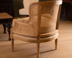 Clearance Fauteuil cannage et bois sculpté esprit vintage chic 
