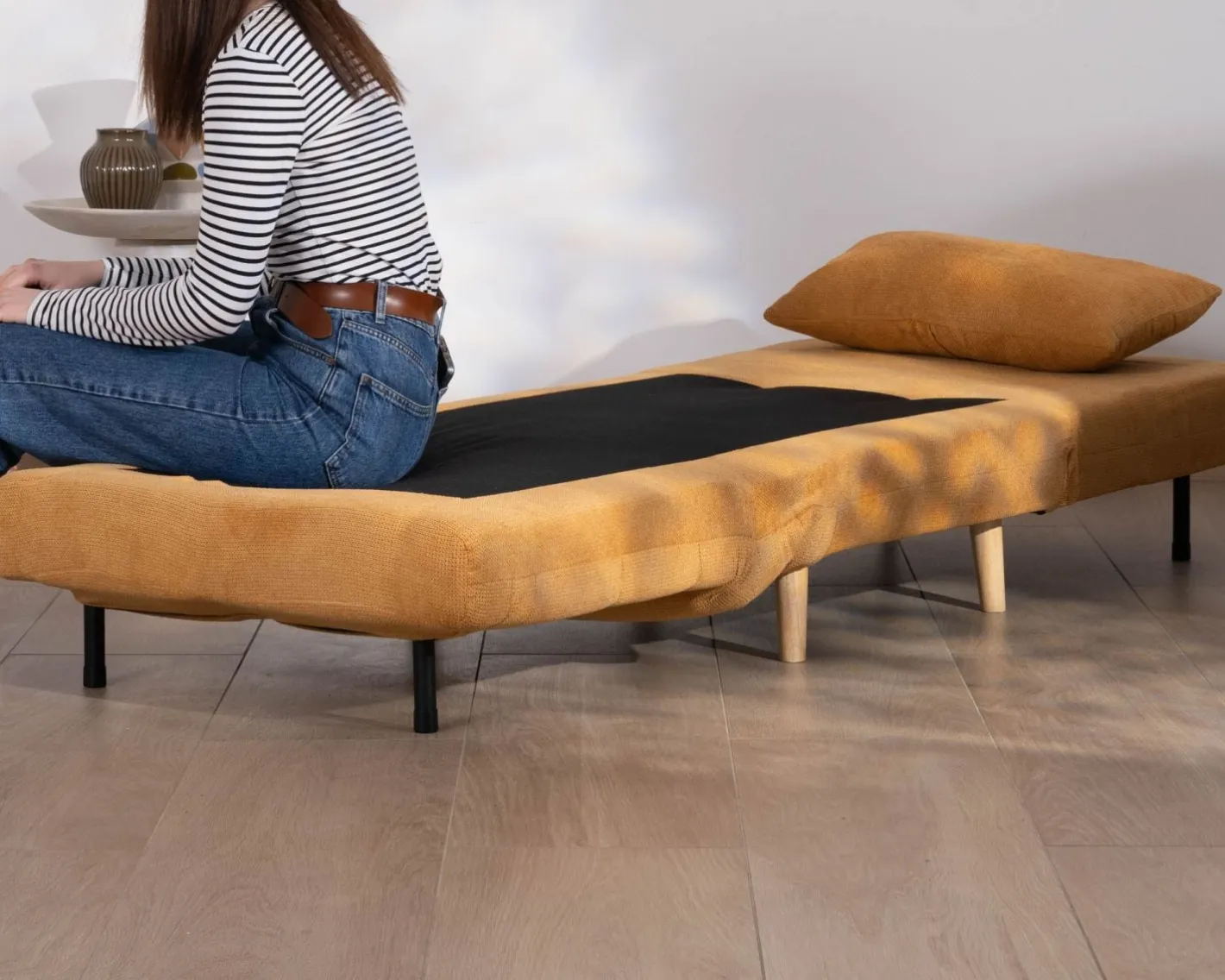 Discount Fauteuil cosy convertible "Folda" en tissu jaune moutarde Fauteuil
