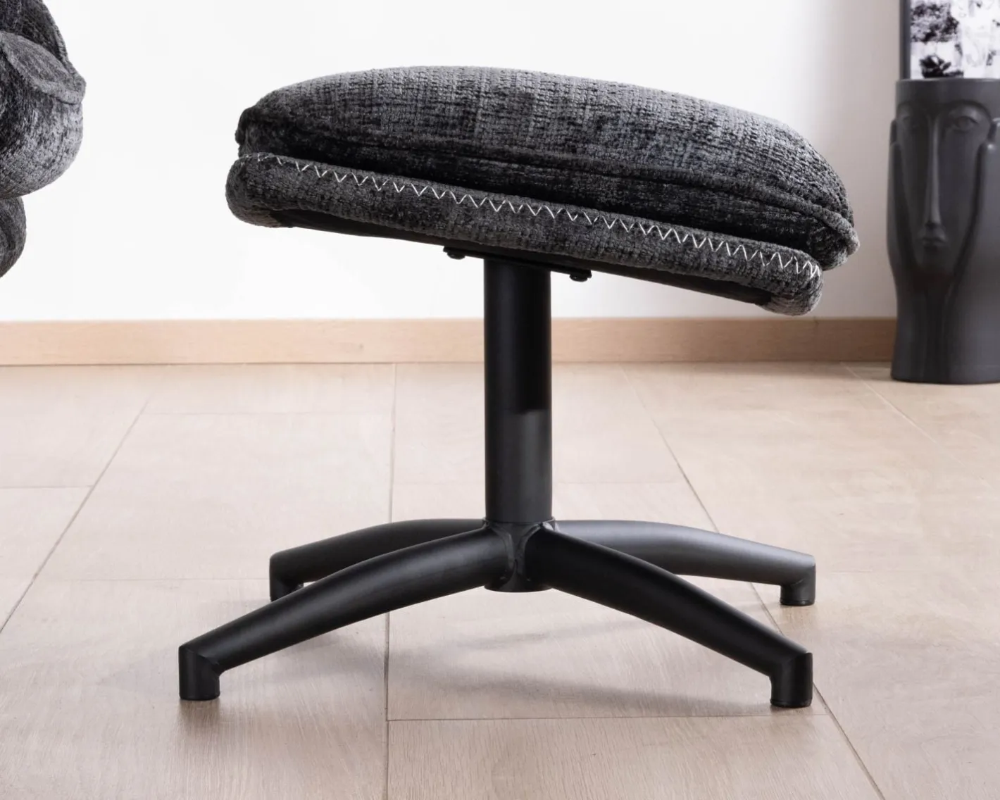 Online Fauteuil cosy rotatif design rétro en tissu gris "Branson" avec pouf Fauteuil
