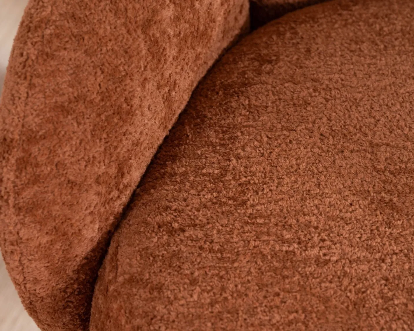 Outlet Fauteuil d'appoint esprit rétro avec accoudoirs en tissu cuivré duveteux "Luno" Fauteuil
