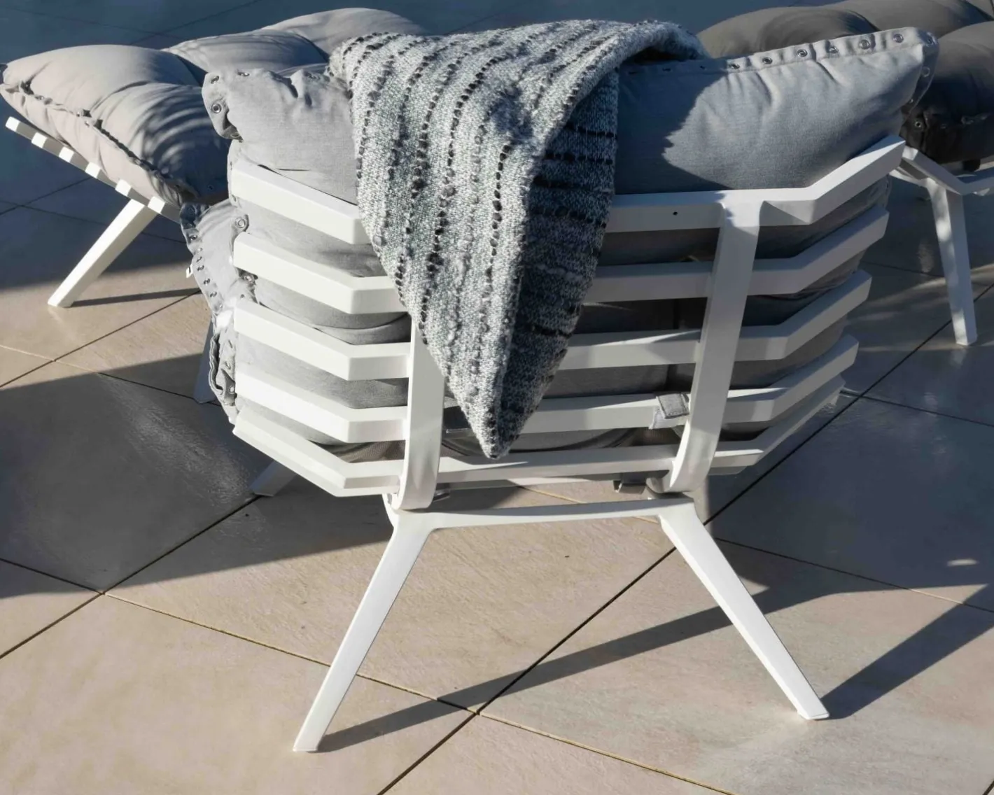 Hot Fauteuil de détente en tissu gris clair grand confort avec pouf "Lisca" Bain De Soleil|Fauteuil De Jardin