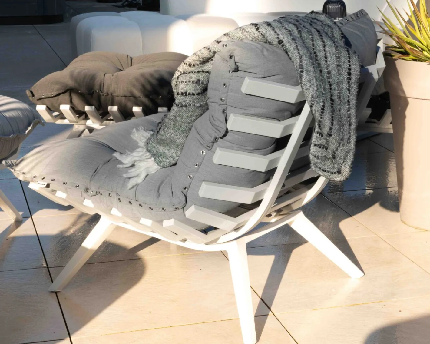 Hot Fauteuil de détente en tissu gris clair grand confort avec pouf "Lisca" Bain De Soleil|Fauteuil De Jardin