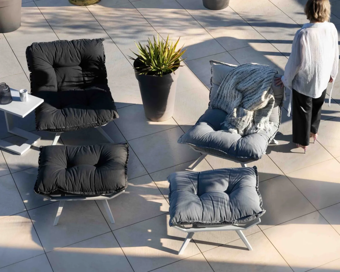 Hot Fauteuil de détente en tissu gris clair grand confort avec pouf "Lisca" Bain De Soleil|Fauteuil De Jardin