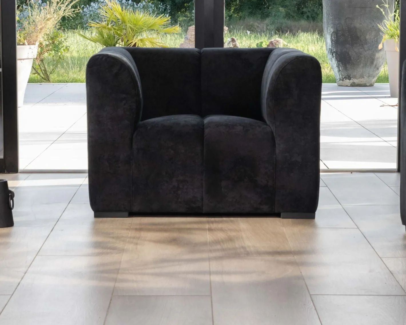 Online Fauteuil design cubique en velours anthracite avec surpiqures "Enjoy Home" Fauteuil