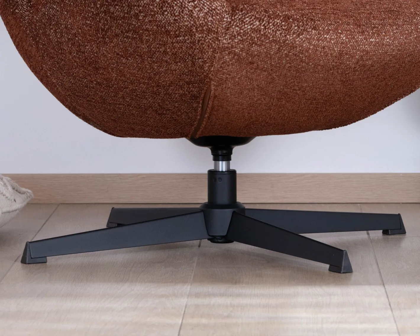 Hot Fauteuil enveloppant et pivotant esprit cocooning et rétro "Calista" en tissu bouclette terracotta Fauteuil