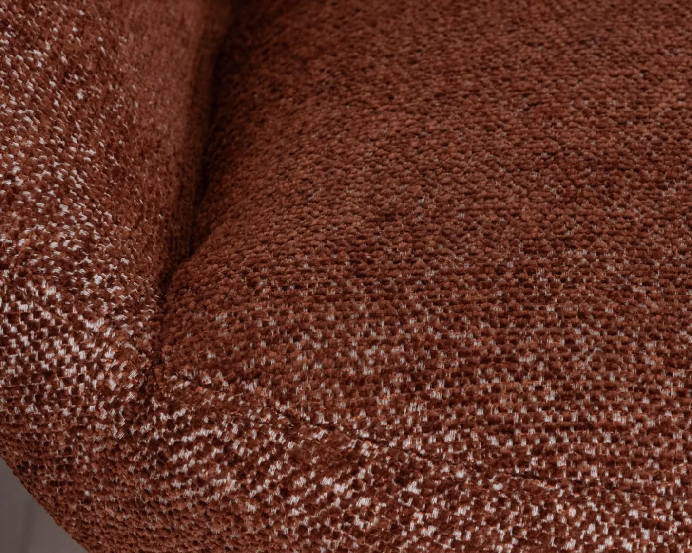 Hot Fauteuil enveloppant et pivotant esprit cocooning et rétro "Calista" en tissu bouclette terracotta Fauteuil
