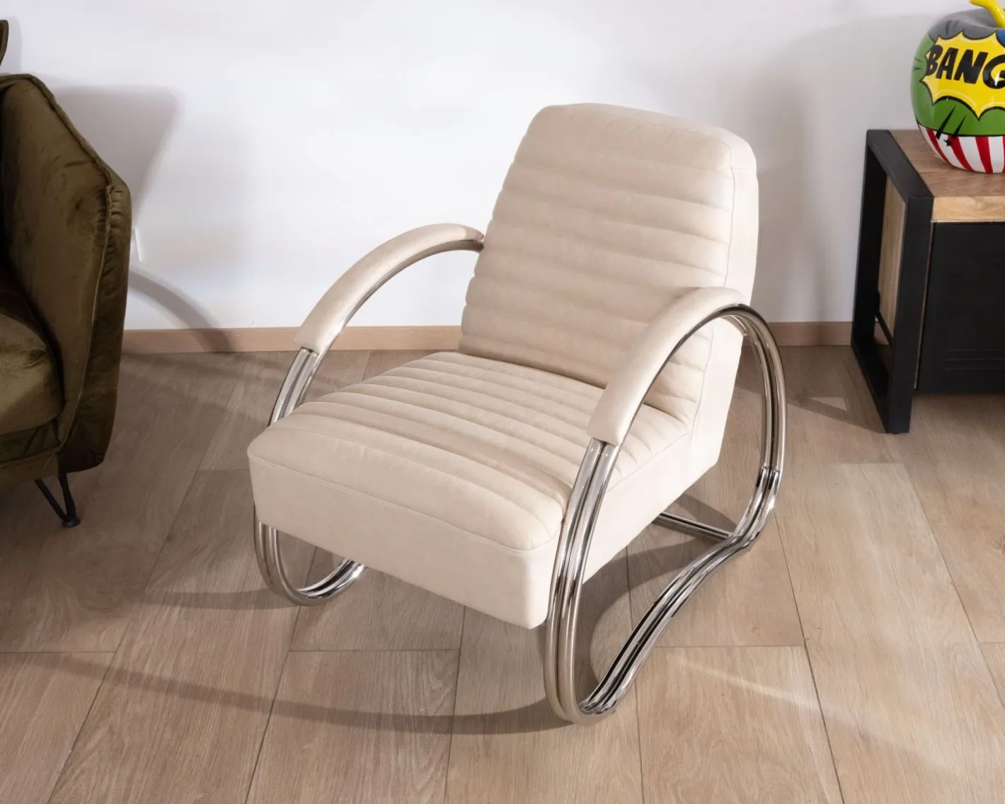Fauteuil lounge rétro en cuir blanc et acier inoxydable "AstroPop" Fauteuil