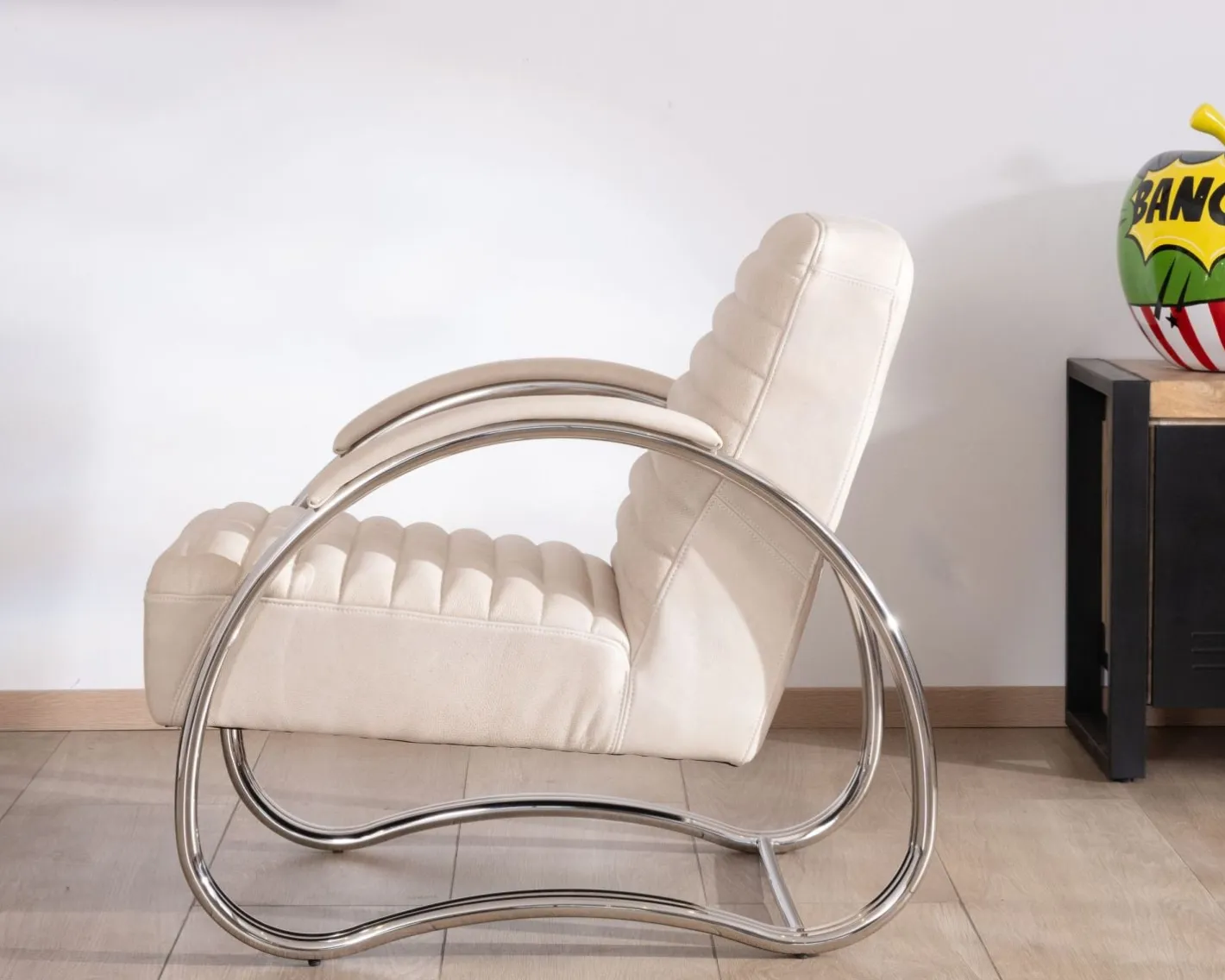 Fauteuil lounge rétro en cuir blanc et acier inoxydable "AstroPop" Fauteuil