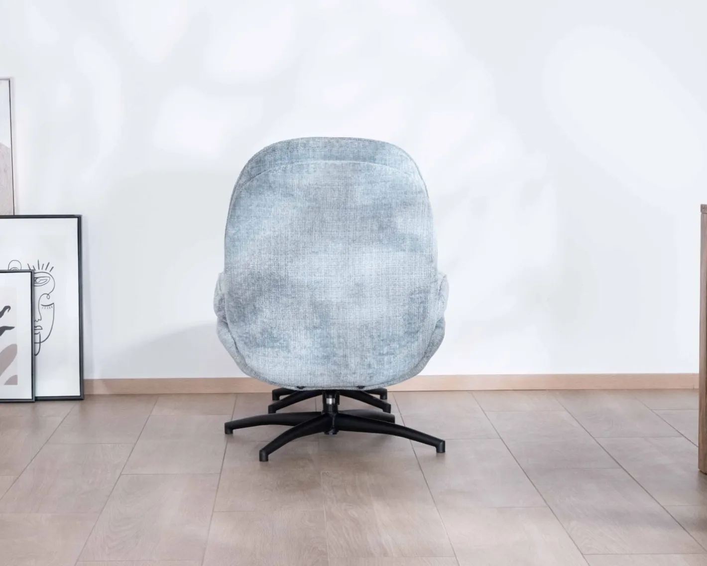 Outlet Fauteuil rotatif enveloppant avec repose-pieds "Branson" en tissu bleu glacier Fauteuil