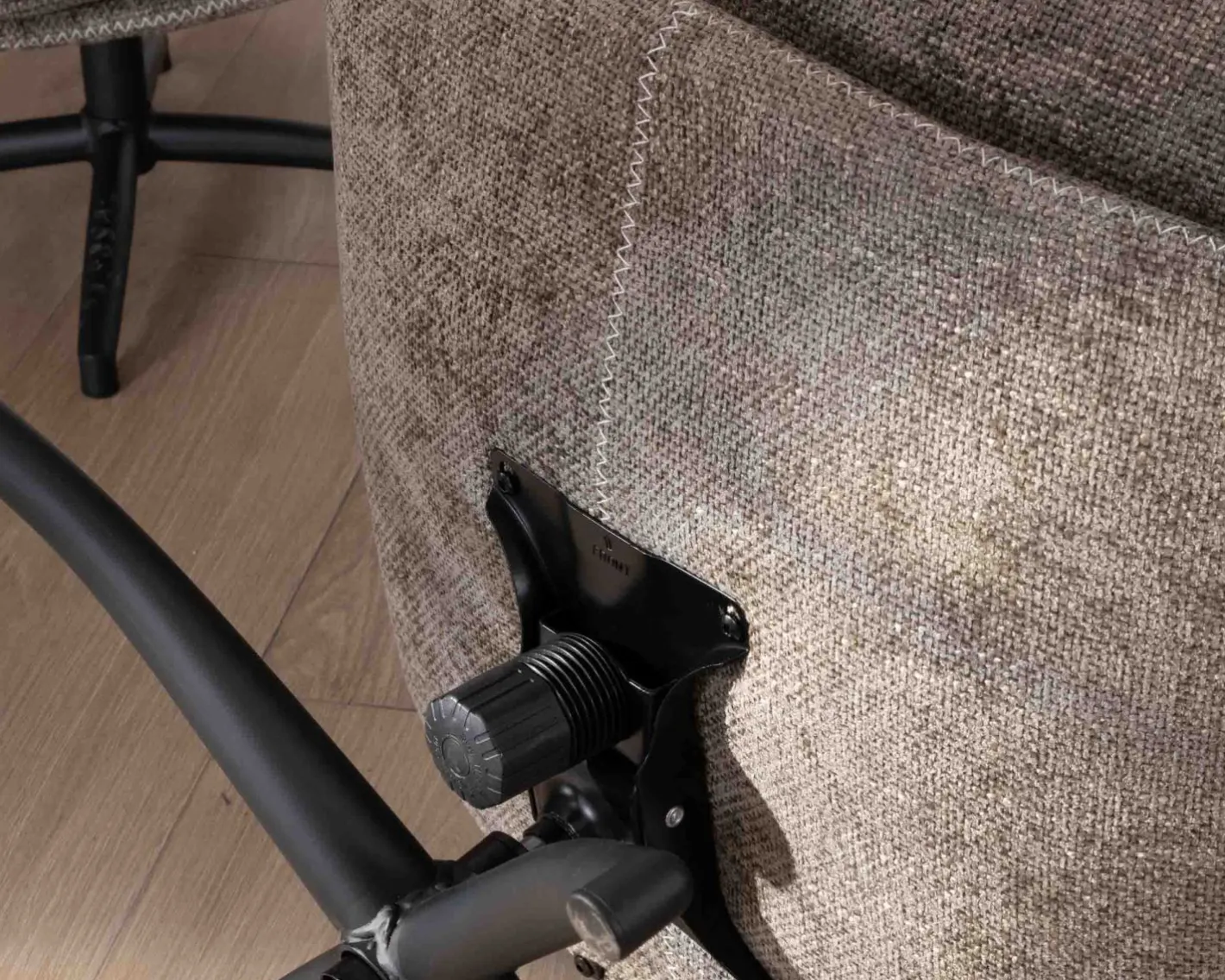 Outlet Fauteuil rotatif enveloppant avec repose-pieds "Branson" en tissu bleu glacier Fauteuil