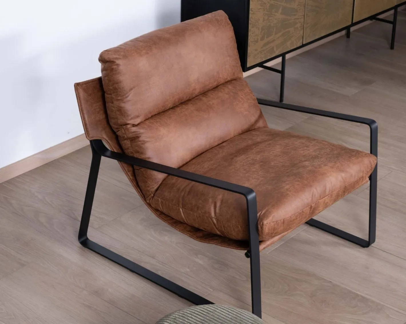 New Fauteuil rétro tissu havane et métal noir "Torsten" Fauteuil