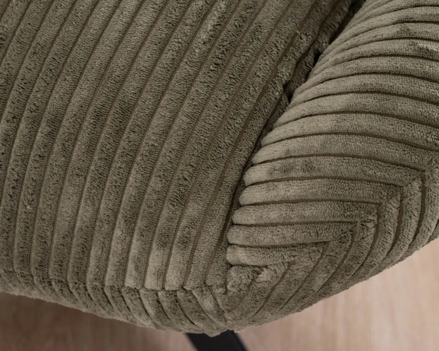 Outlet Fauteuil ultra confort tournant 360° en velours côtelé vert doux "Bissett" Fauteuil