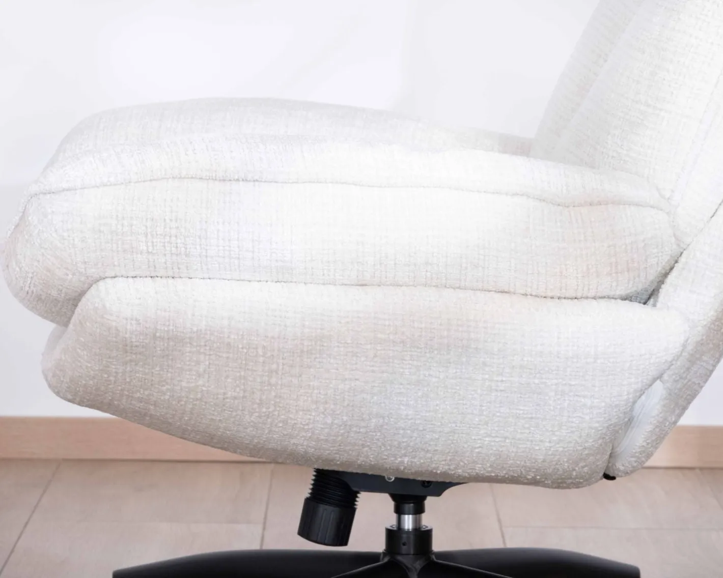Best Fauteuil vintage avec pouf en tissu blanc ultra doux "Branson" Fauteuil