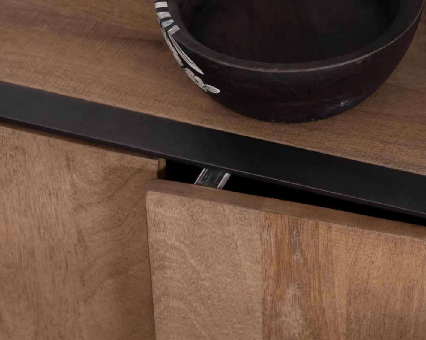 Outlet Grand banc TV 180 cm en manguier style épuré "Santo" avec portes et tiroirs Meuble Télé