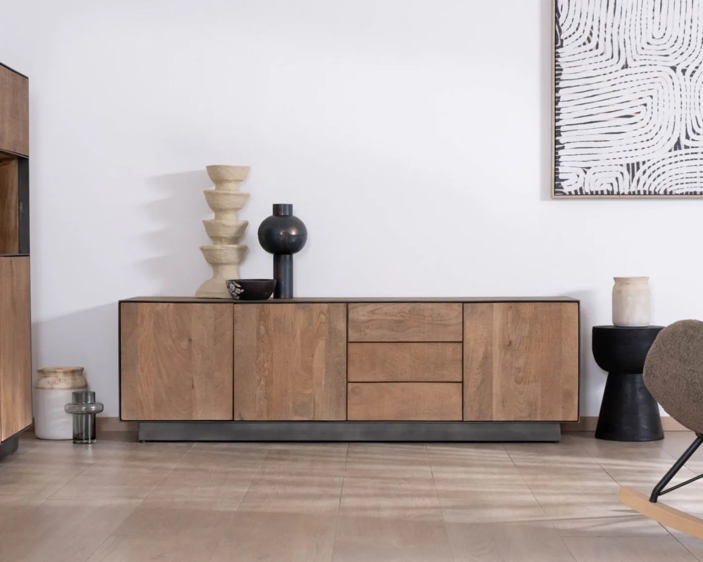 Outlet Grand banc TV 180 cm en manguier style épuré "Santo" avec portes et tiroirs Meuble Télé