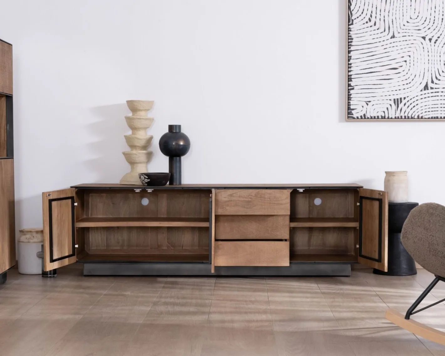 Outlet Grand banc TV 180 cm en manguier style épuré "Santo" avec portes et tiroirs Meuble Télé
