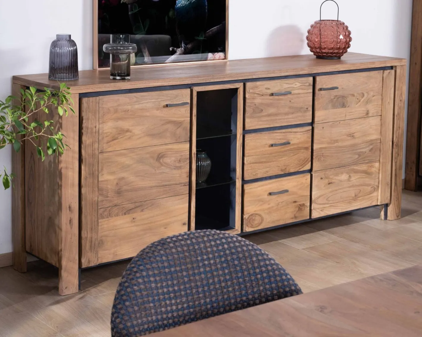 Clearance Grand buffet 215 cm acacia massif avec relief noirs, tiroirs et niche avec étagères vitrées "Fantaisie" Buffet Et Bahut