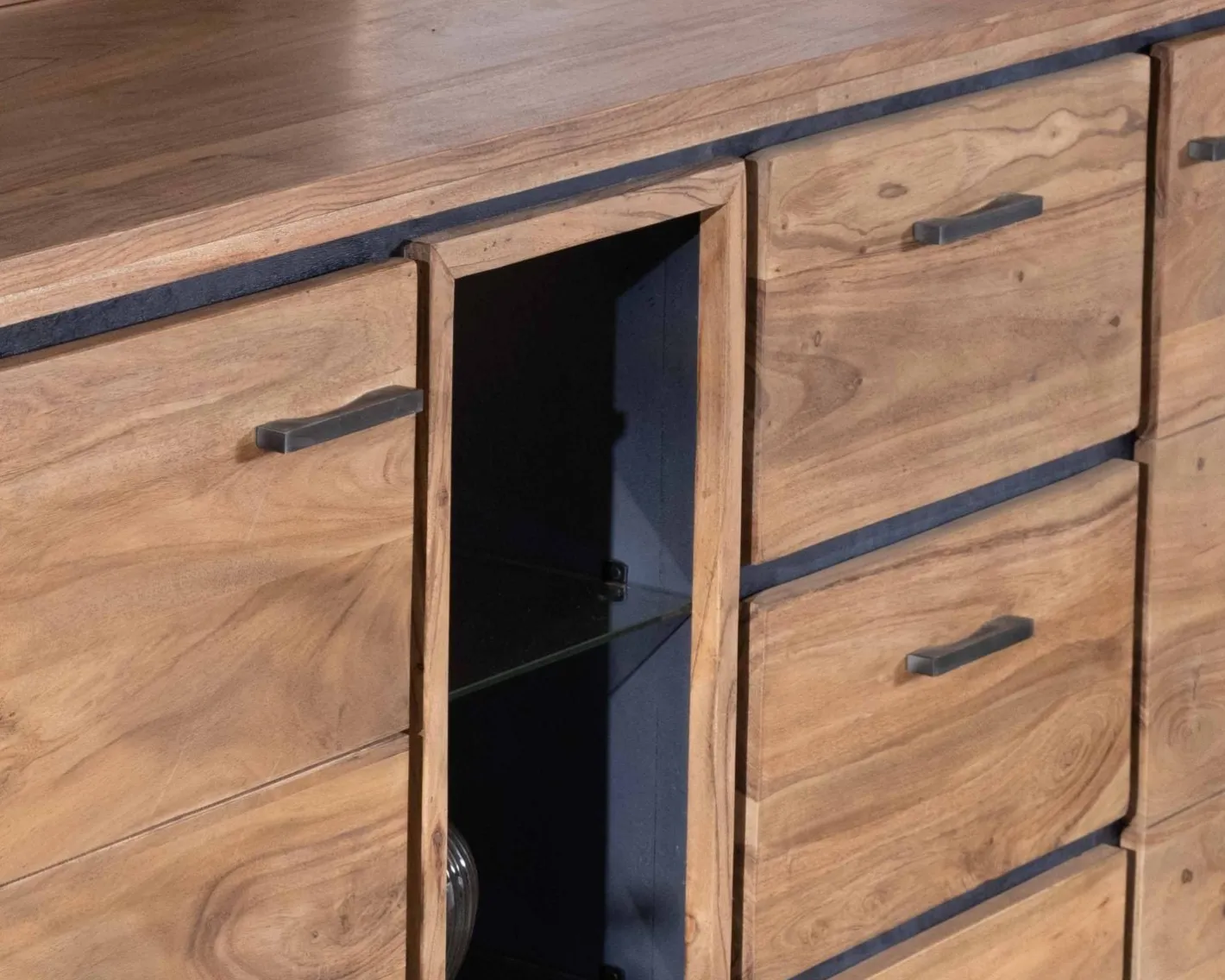 Clearance Grand buffet 215 cm acacia massif avec relief noirs, tiroirs et niche avec étagères vitrées "Fantaisie" Buffet Et Bahut