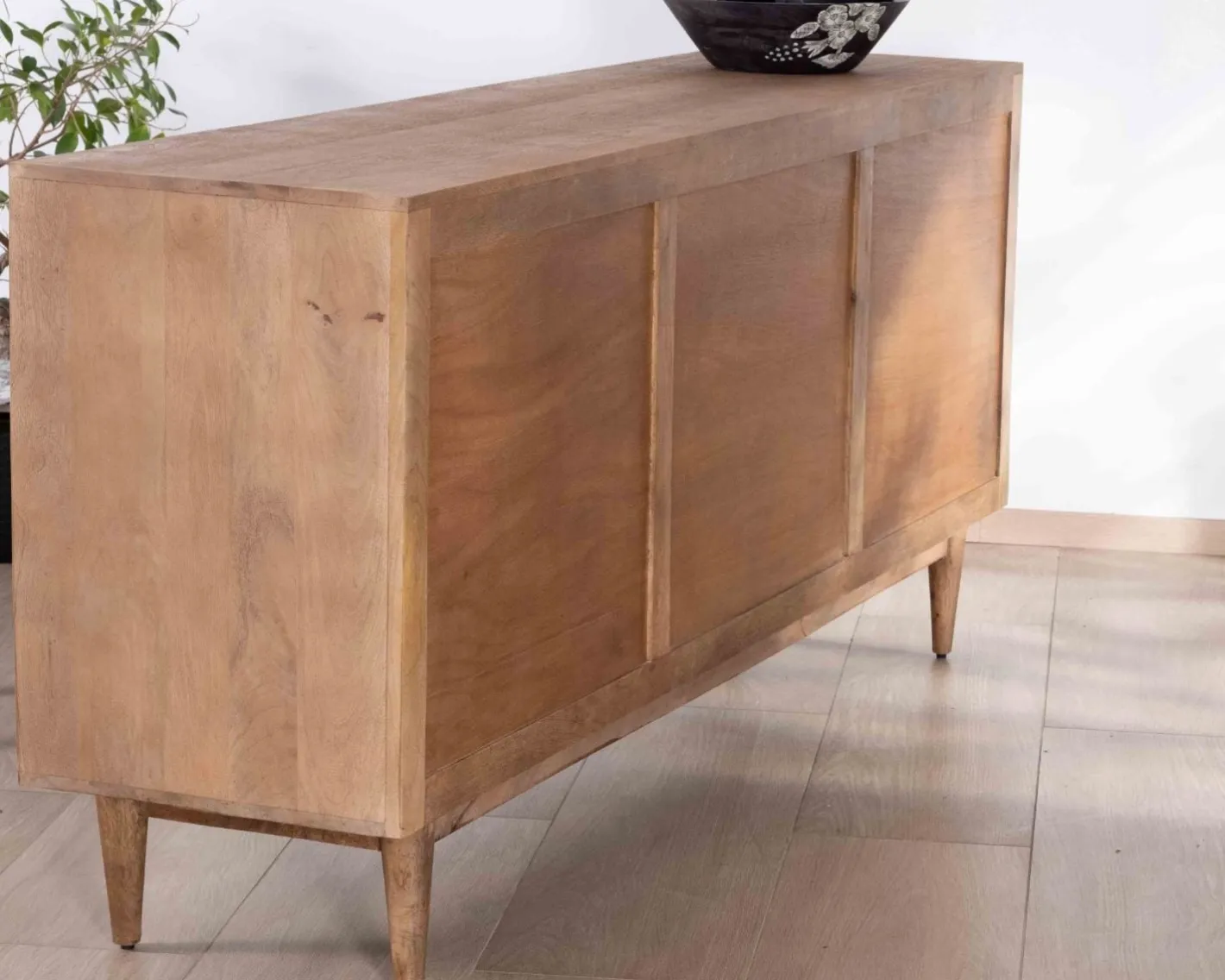 Clearance Grand buffet contemporain en manguier avec portes et tiroirs poignées encastrées "Cabure" Buffet Et Bahut
