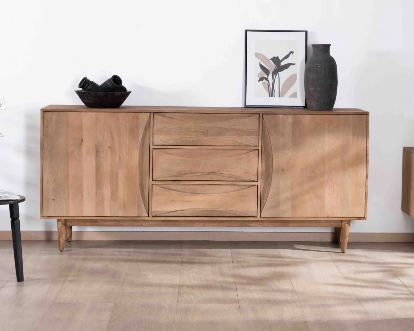 Clearance Grand buffet contemporain en manguier avec portes et tiroirs poignées encastrées "Cabure" Buffet Et Bahut