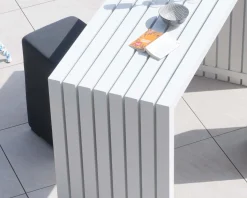 Clearance Grande table de bar épurée en aluminium blanc 200cm