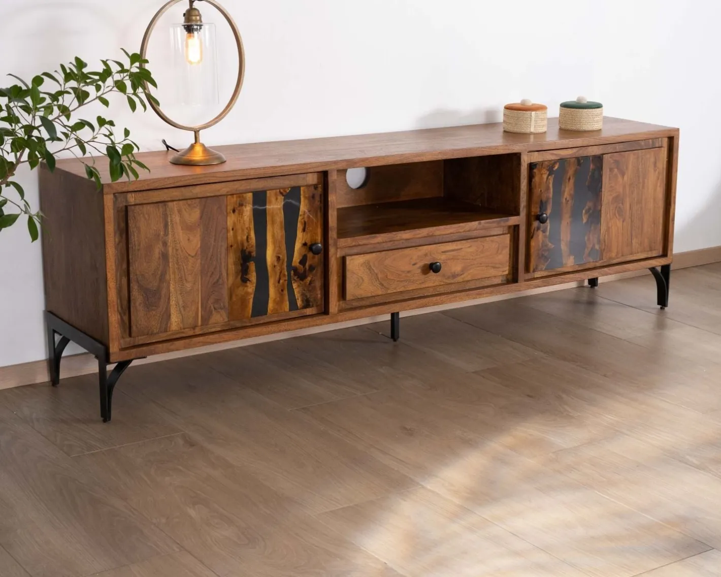 Best Grand meuble TV 200cm style ethnique avec motif résine "Membatu" acacia massif et piètement métal Meuble Télé