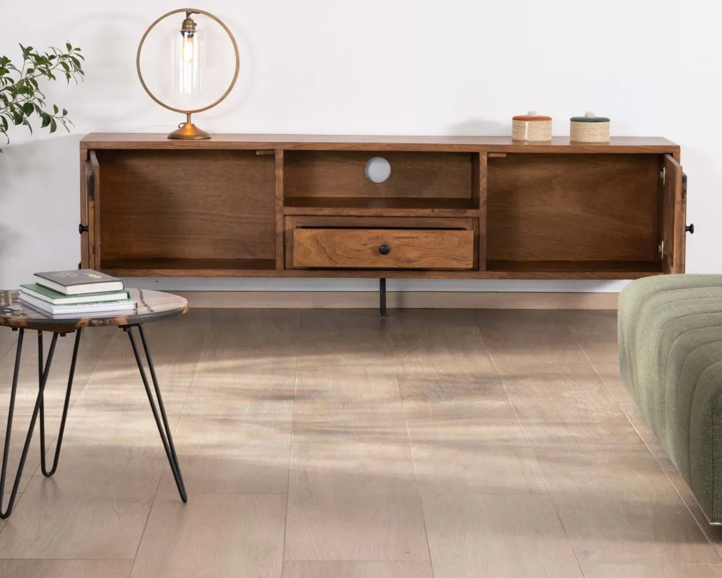Best Grand meuble TV 200cm style ethnique avec motif résine "Membatu" acacia massif et piètement métal Meuble Télé