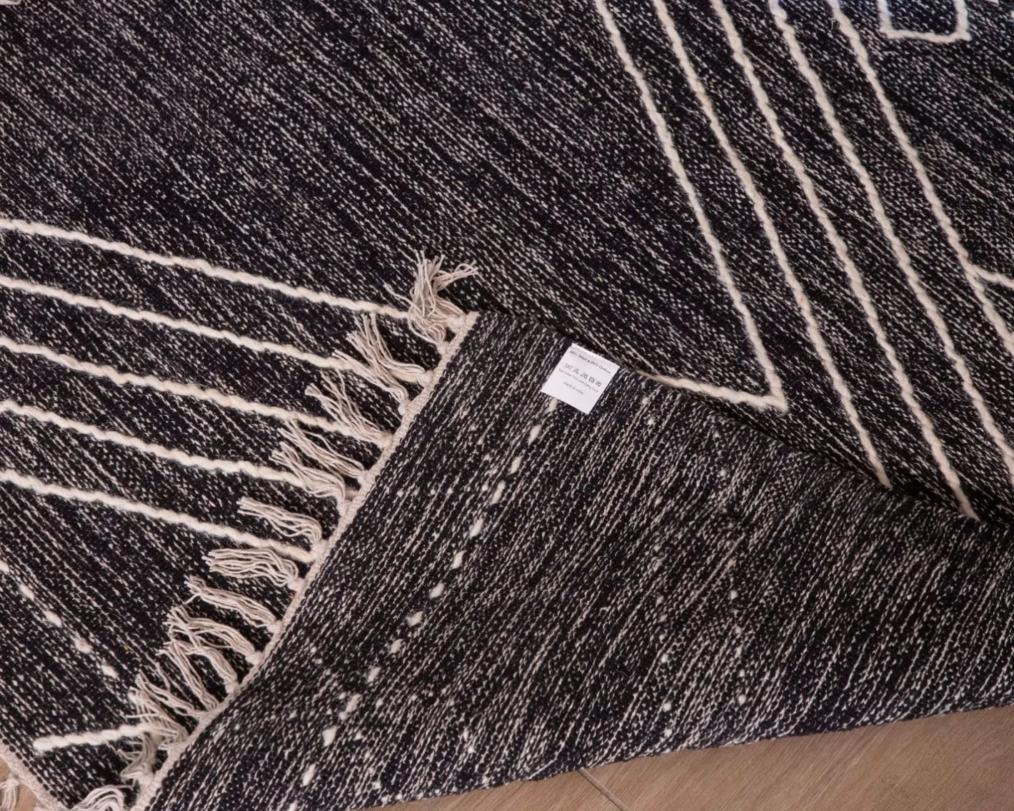 Best Grand tapis ethnique noir motifs brodés blancs "Solira" 300x200cm Décoration