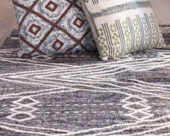 Best Grand tapis ethnique noir motifs brodés blancs